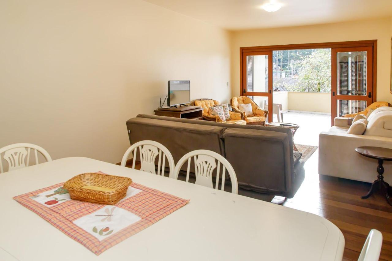Apartamento Amplo E Aconchegante Na Av Das Hortencias No Centro De Gramado Esterno foto